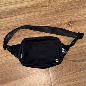 Lululemon everywhere belt bag